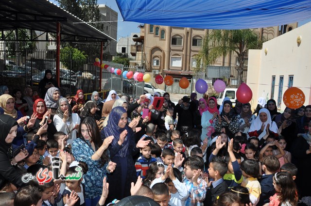 كفرقاسم – فيديو: بساتين الامل, السلام , والمحبة تحتفل بعيد الام على انغام عمو انس وجوقته ..